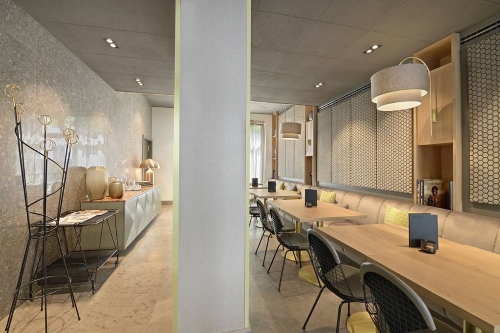 bob w munich old town