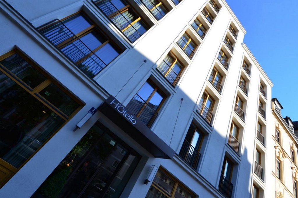 bob w munich old town