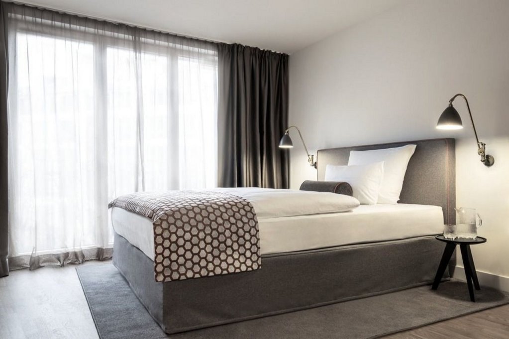 bob w munich old town