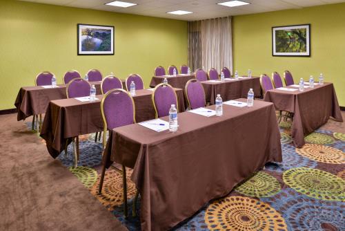holiday inn express hunt valley by ihg