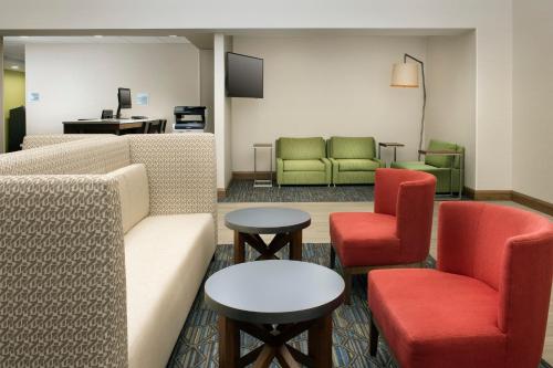 holiday inn express and suites baltimore bwi airport