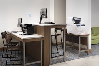 holiday inn express and suites baltimore bwi airport