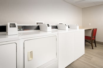 holiday inn express and suites baltimore bwi airport