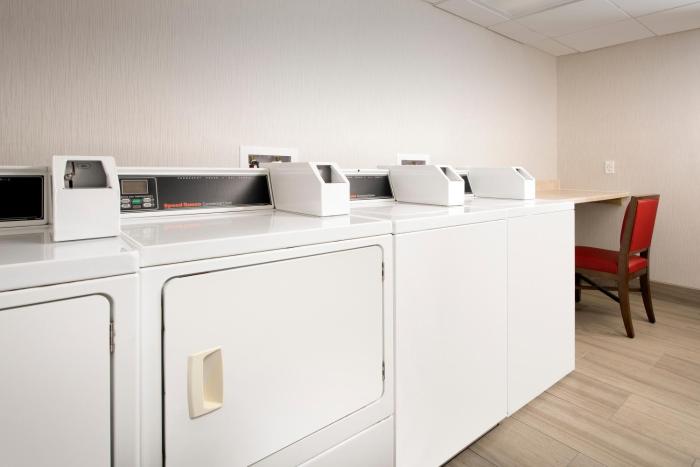 holiday inn express and suites baltimore bwi airport