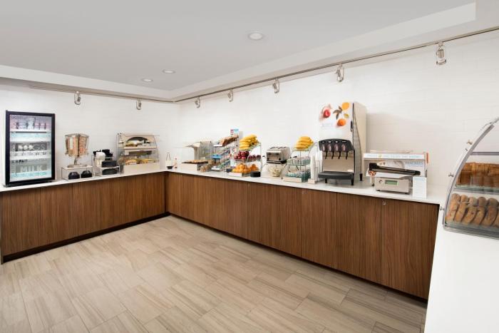 holiday inn express and suites baltimore bwi airport