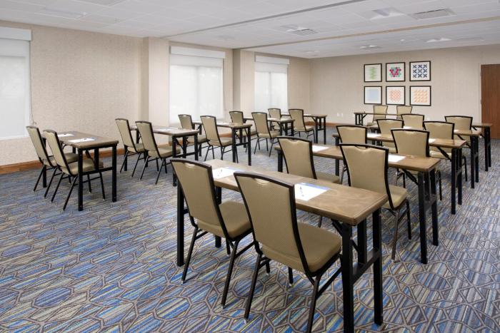 holiday inn express and suites baltimore bwi airport