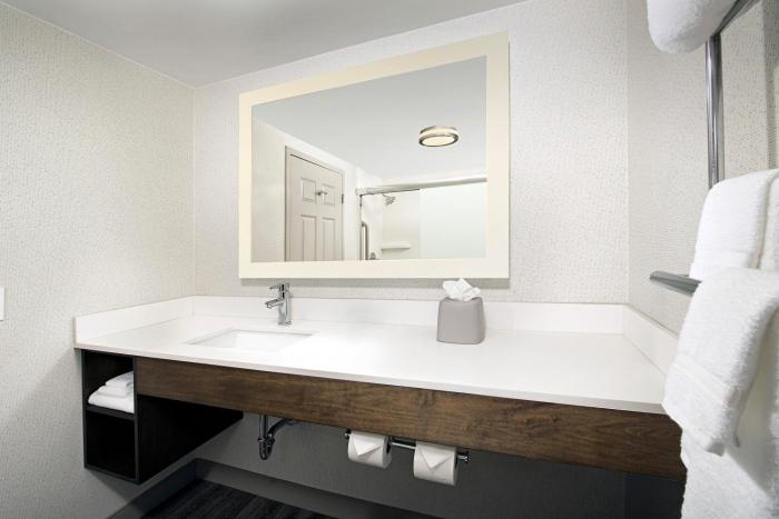 holiday inn express and suites baltimore bwi airport
