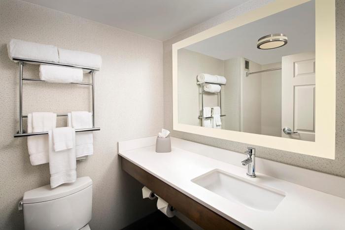 holiday inn express and suites baltimore bwi airport