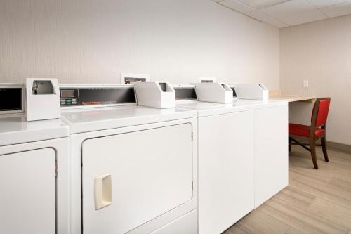 holiday inn express and suites baltimore bwi airport