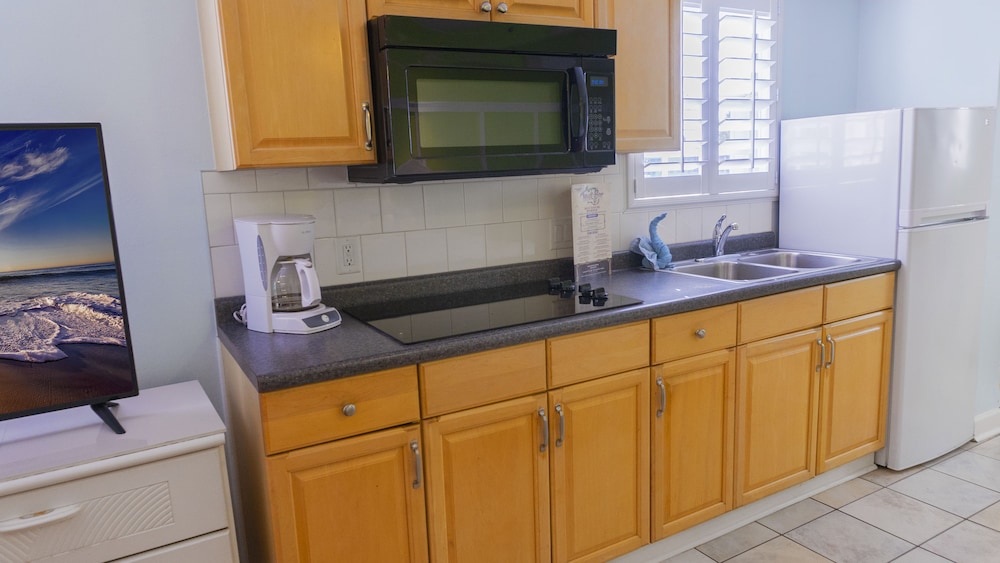 The Lighthouse Resort Inn & Suites,Fort Myers Beach>>Fort Myers,3 star