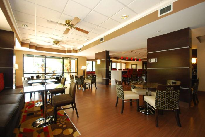 hampton inn fort myers airport and i 75