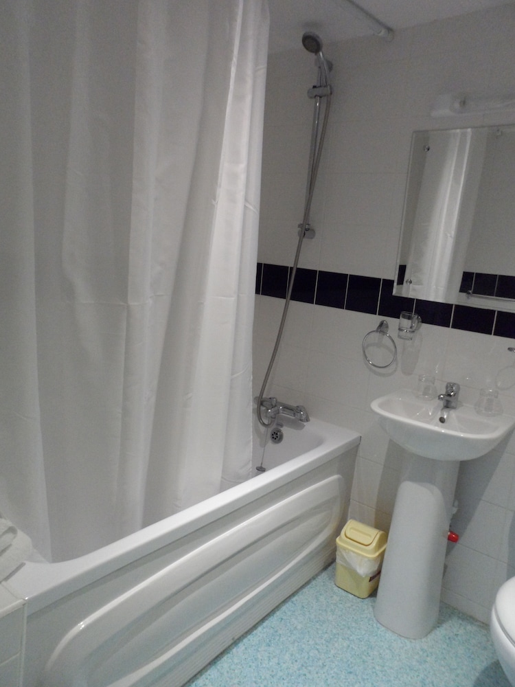 britannia hotel edinburgh