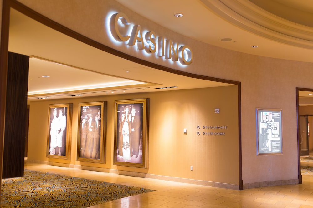 Hollywood Casino & Hotel St. Louis,Near Hollywood Casino Amphitheatre,4 star