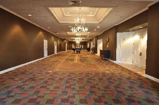 Hilton St. Louis Airport,Cahokia>>Berkeley,4 star