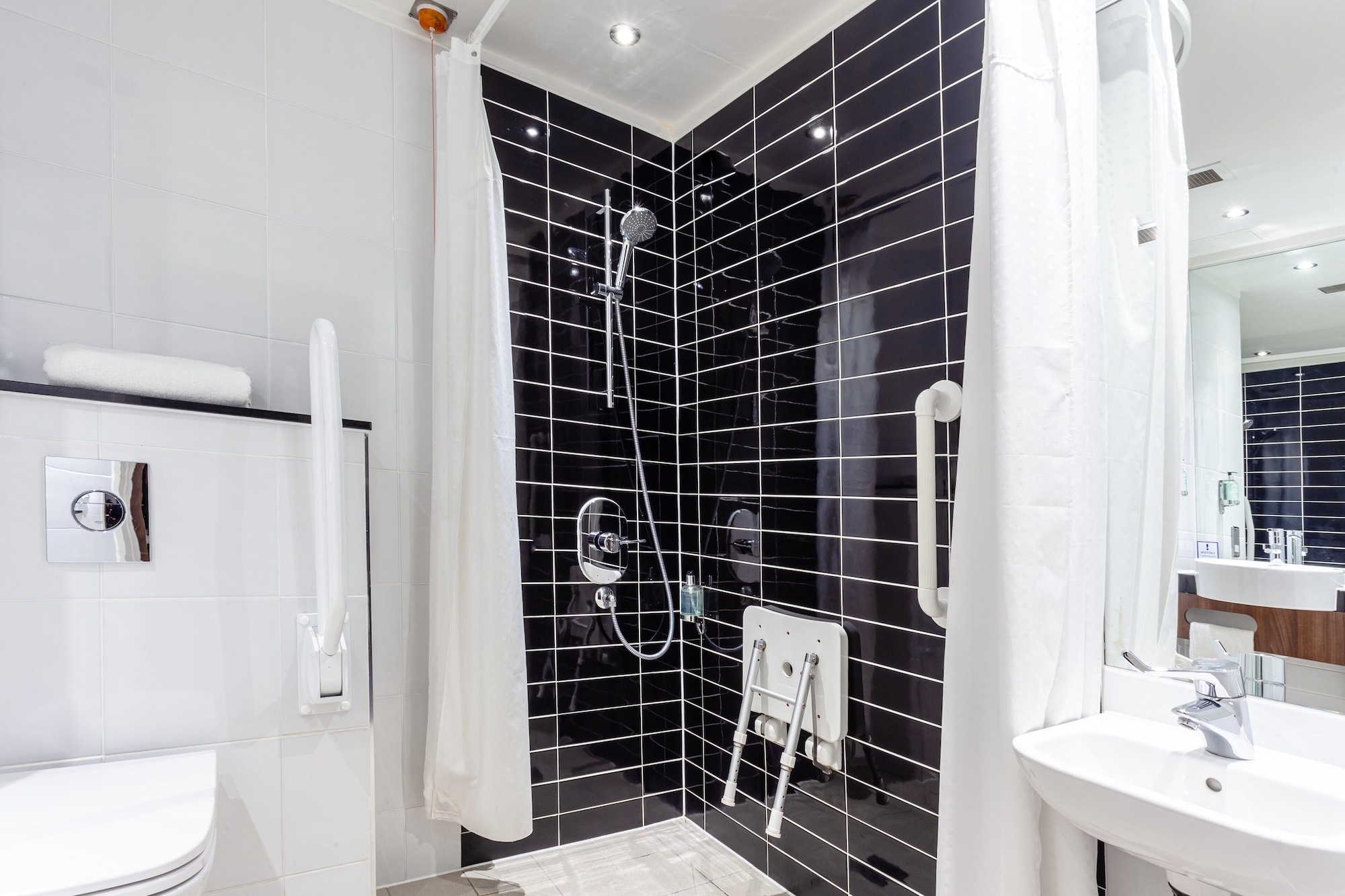 holiday inn express edinburgh airport by ihg