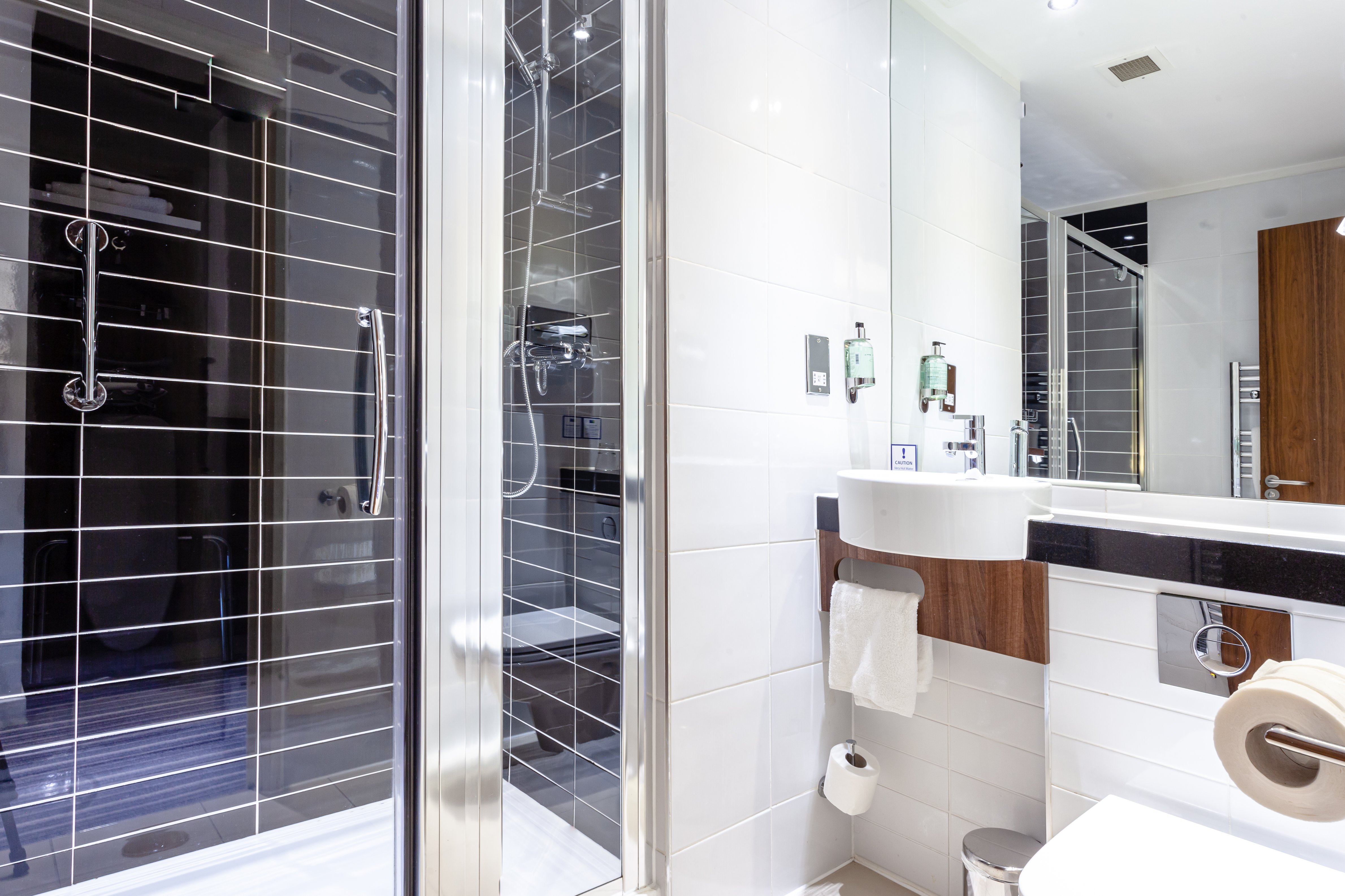 holiday inn express edinburgh airport by ihg