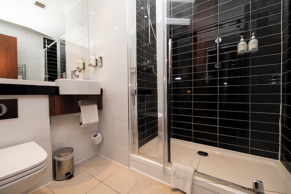 holiday inn express edinburgh airport by ihg