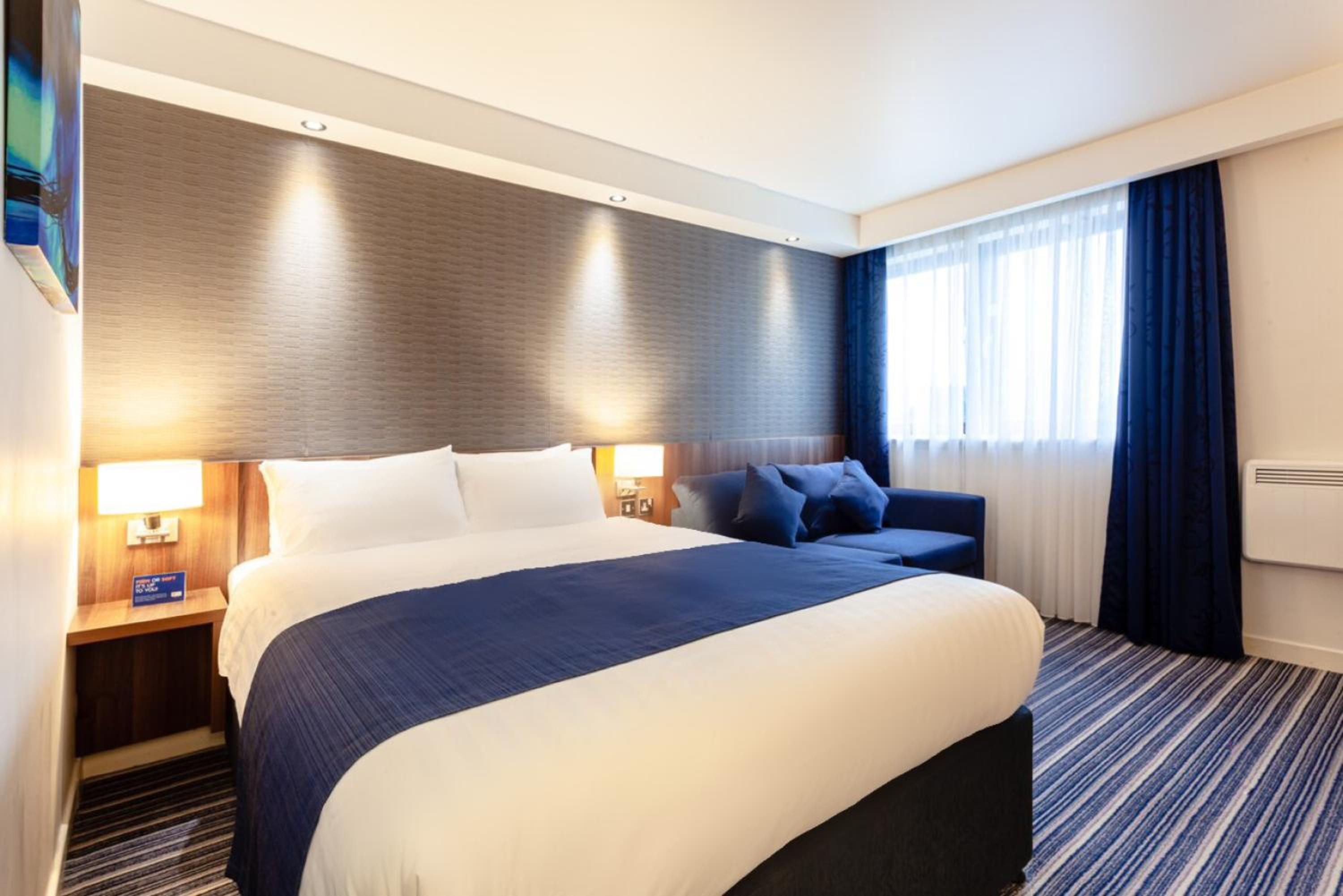 holiday inn express edinburgh airport by ihg