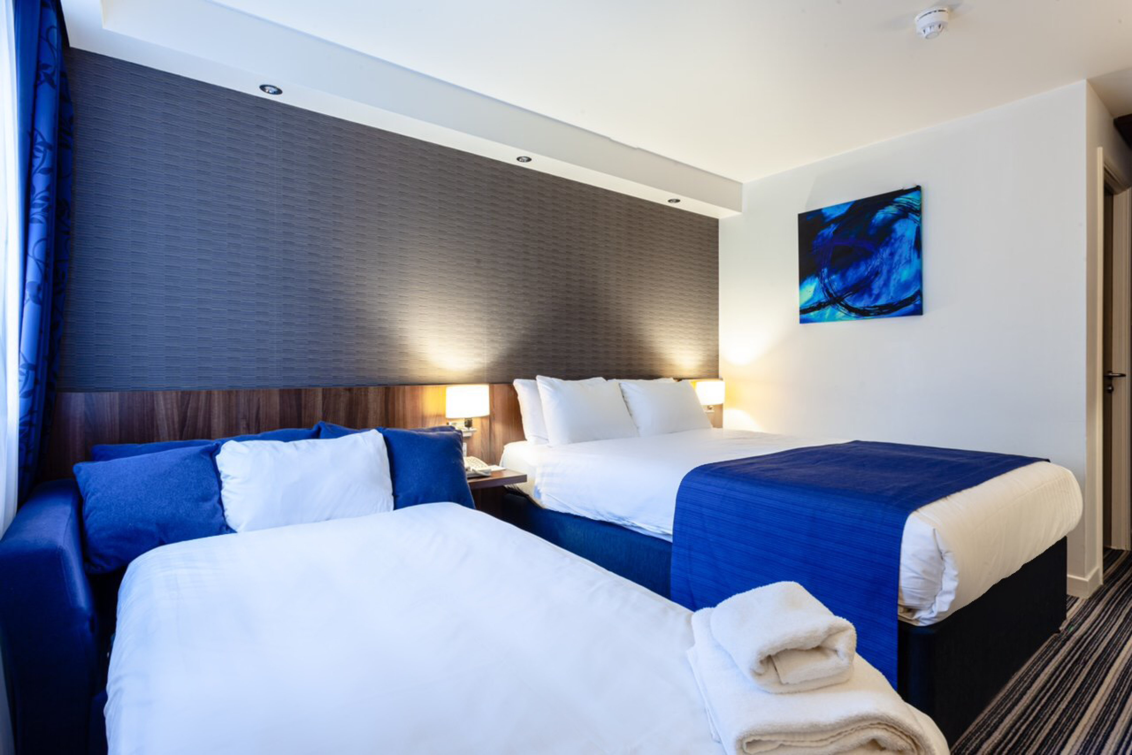 holiday inn express edinburgh airport by ihg
