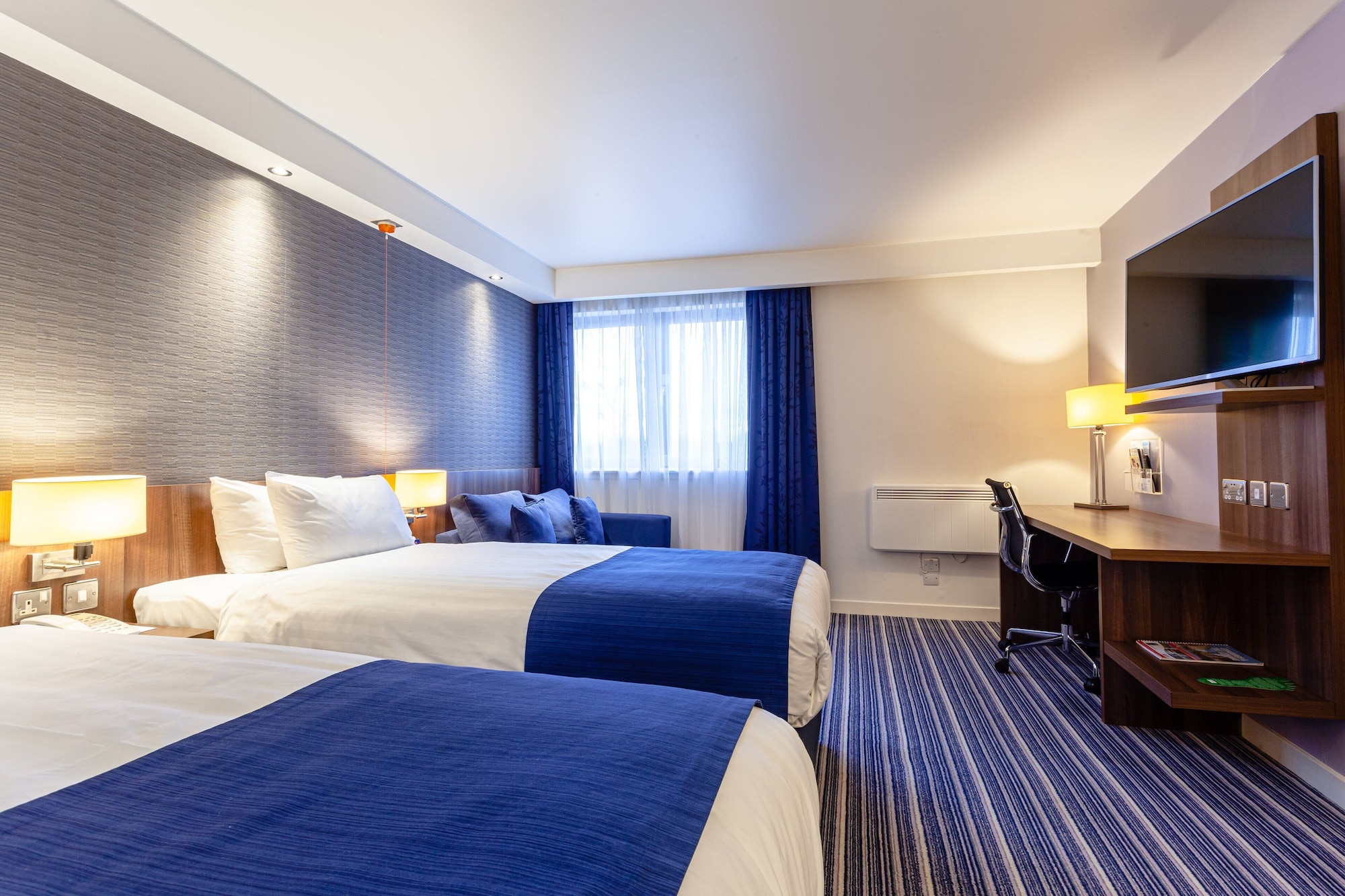 holiday inn express edinburgh airport by ihg