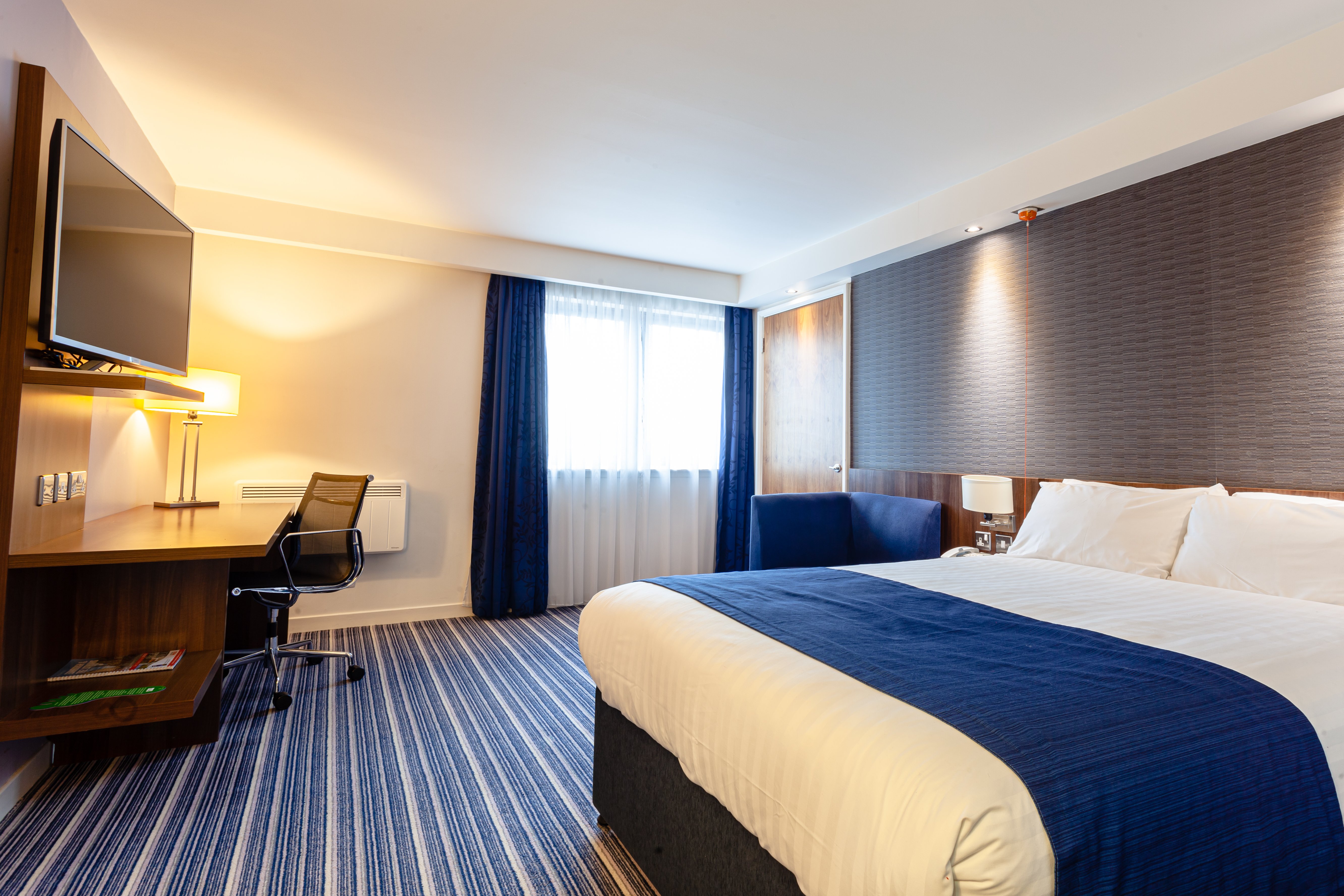holiday inn express edinburgh airport by ihg