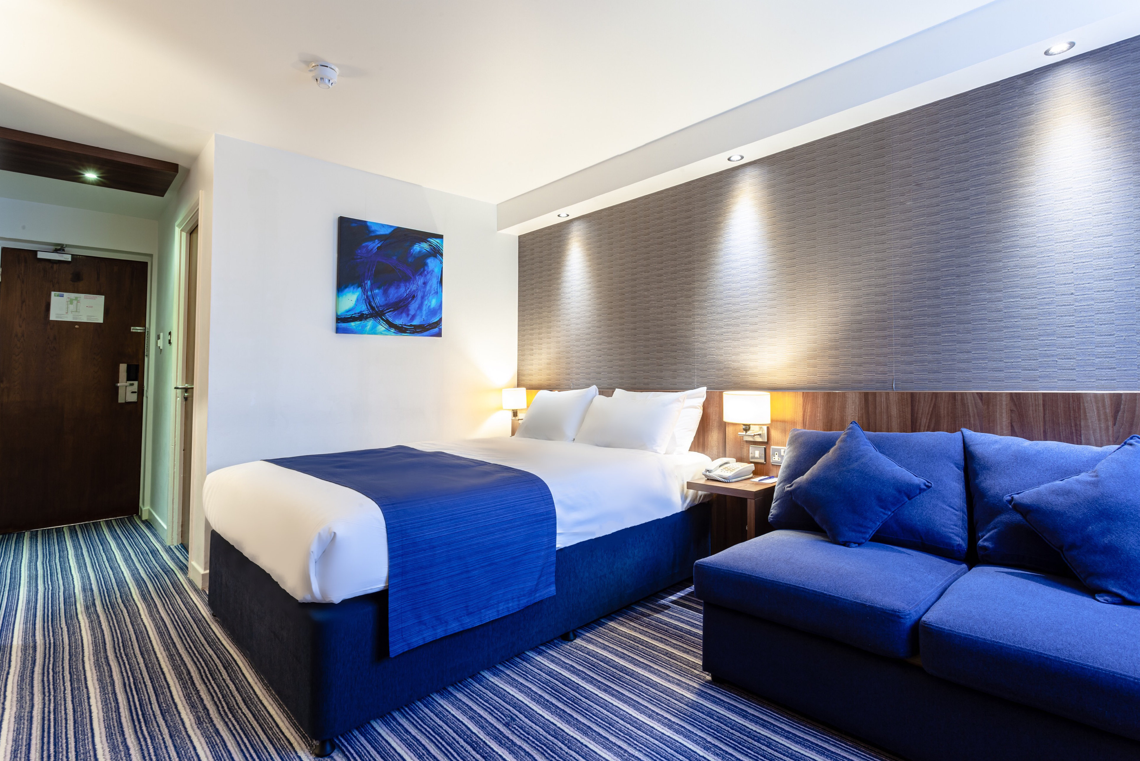 holiday inn express edinburgh airport by ihg