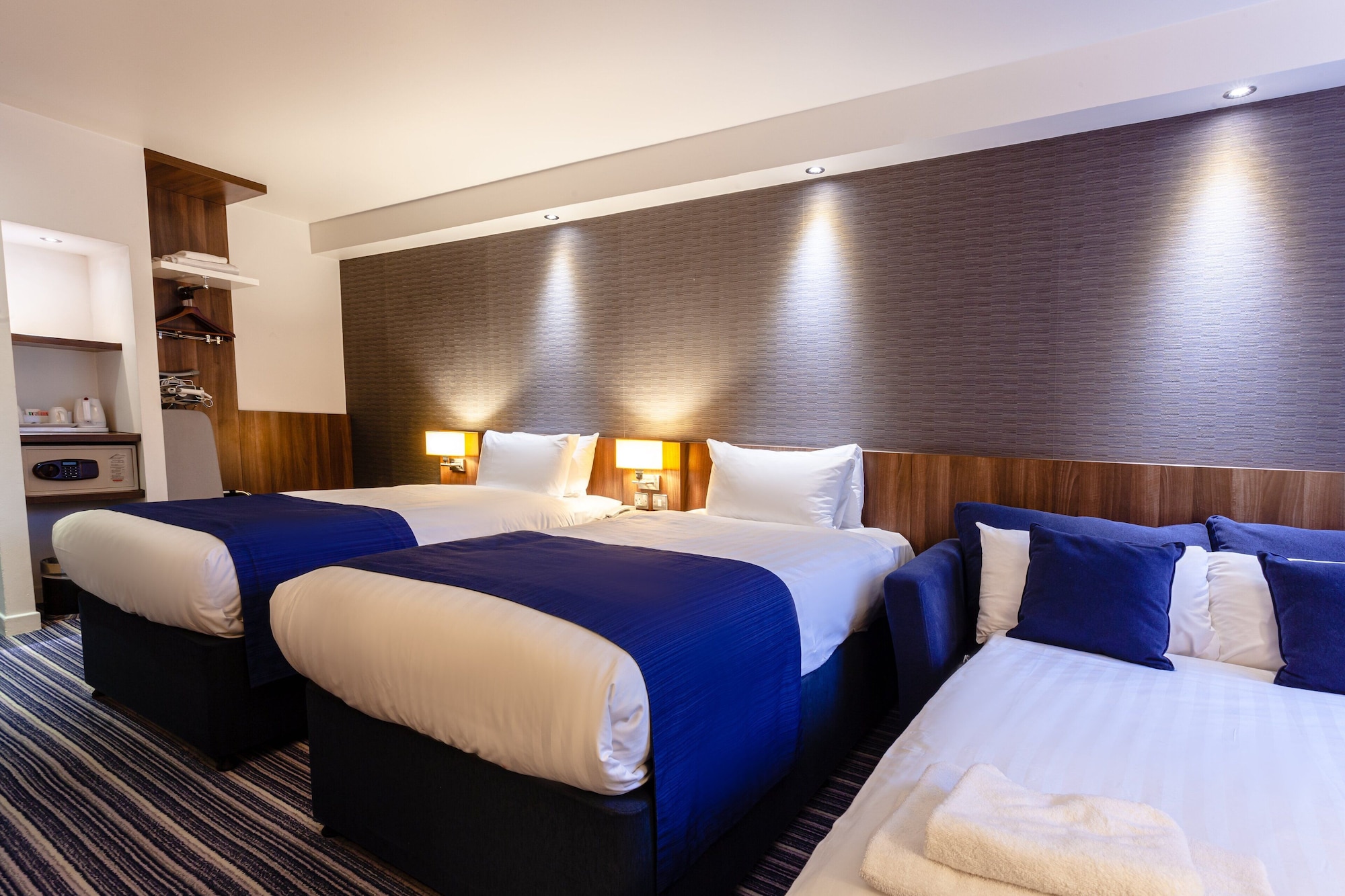 holiday inn express edinburgh airport by ihg