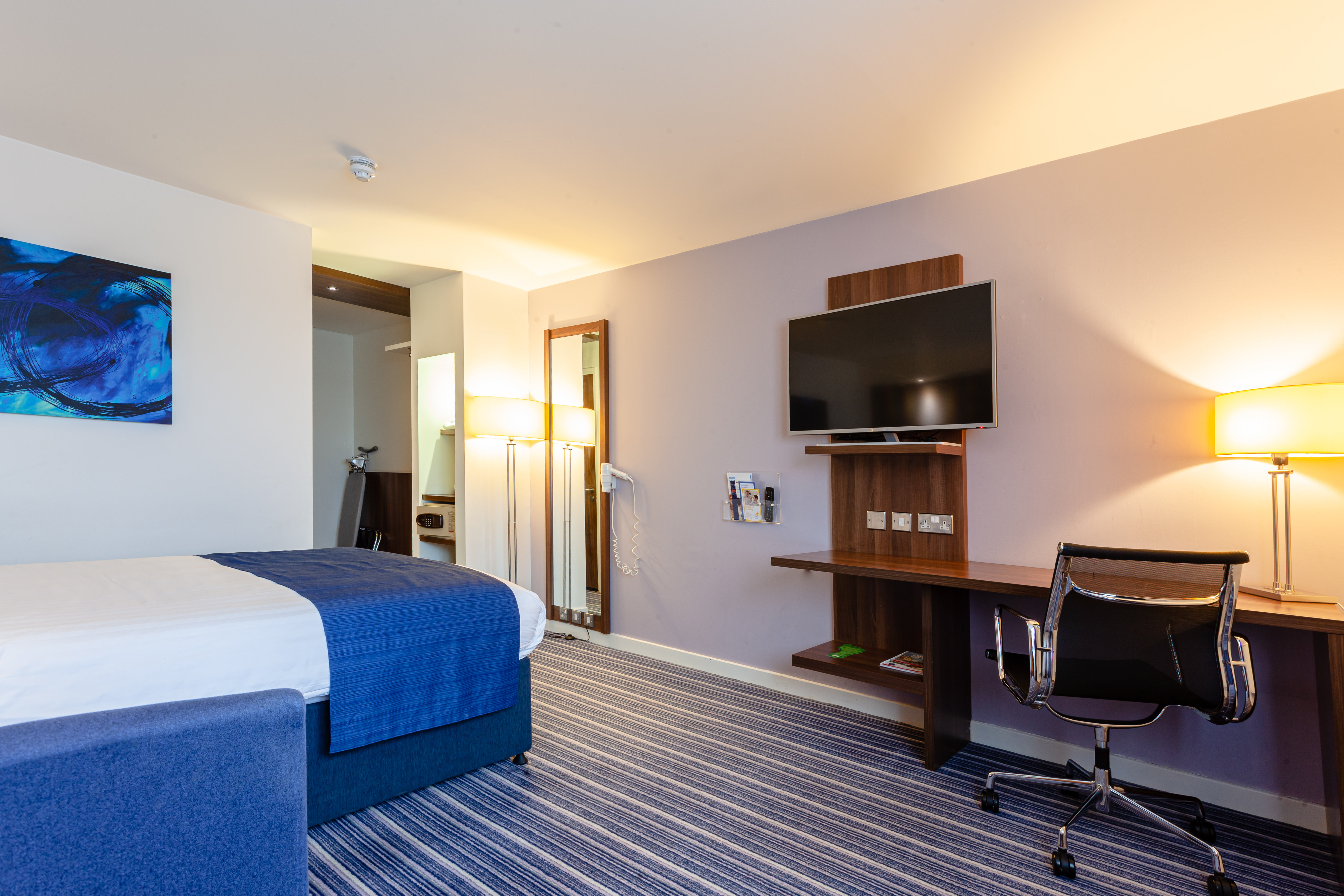 holiday inn express edinburgh airport by ihg