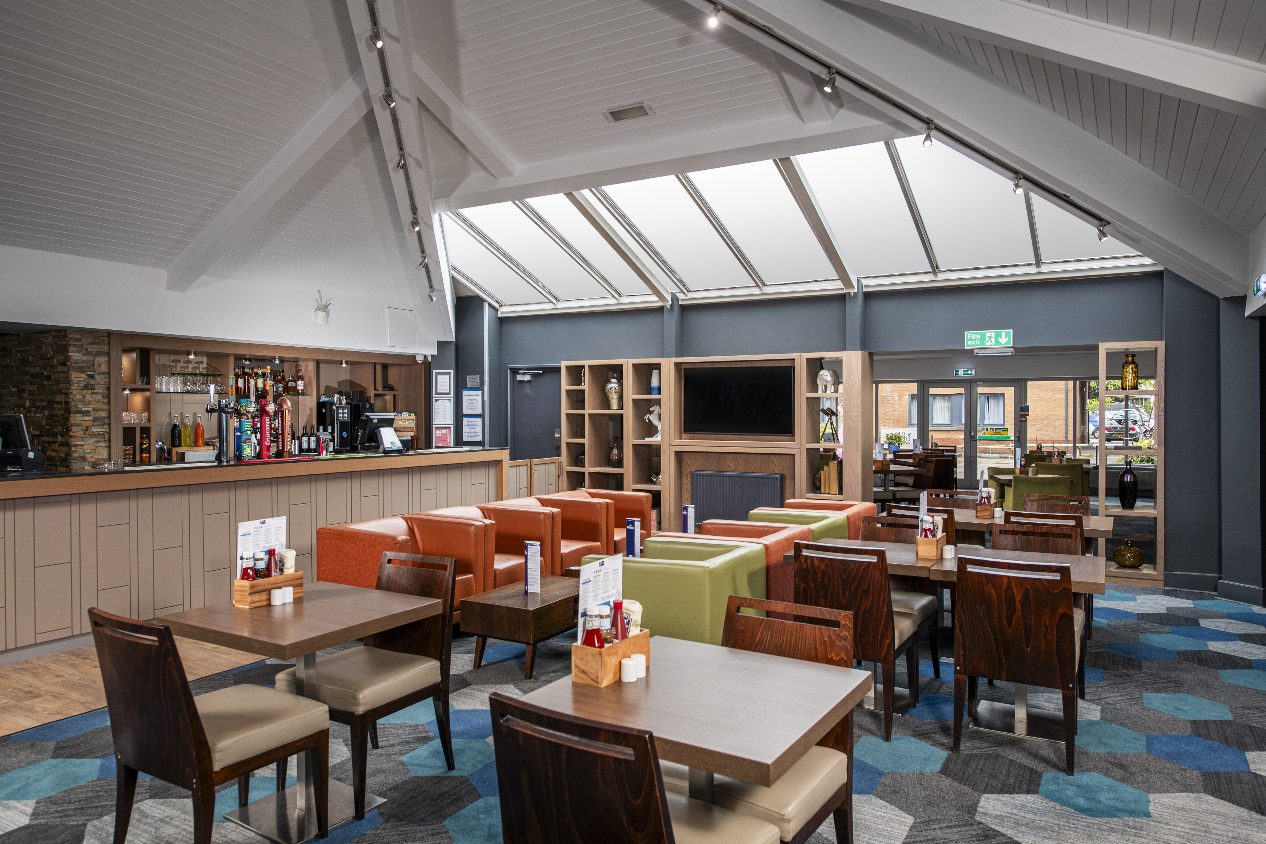 holiday inn express edinburgh airport by ihg
