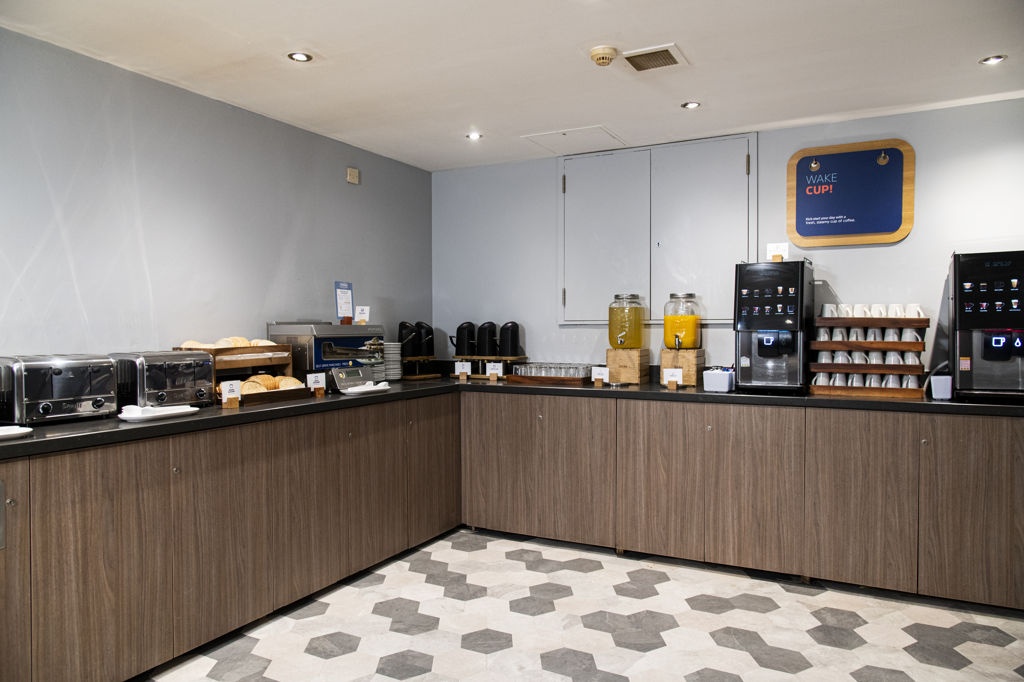 holiday inn express edinburgh airport by ihg