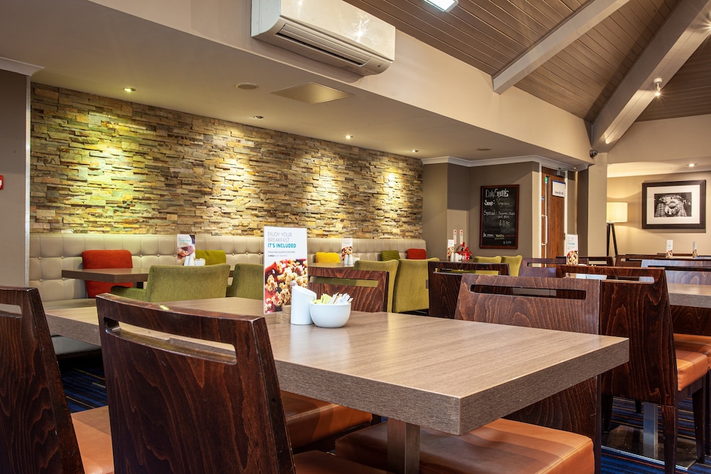 holiday inn express edinburgh airport by ihg