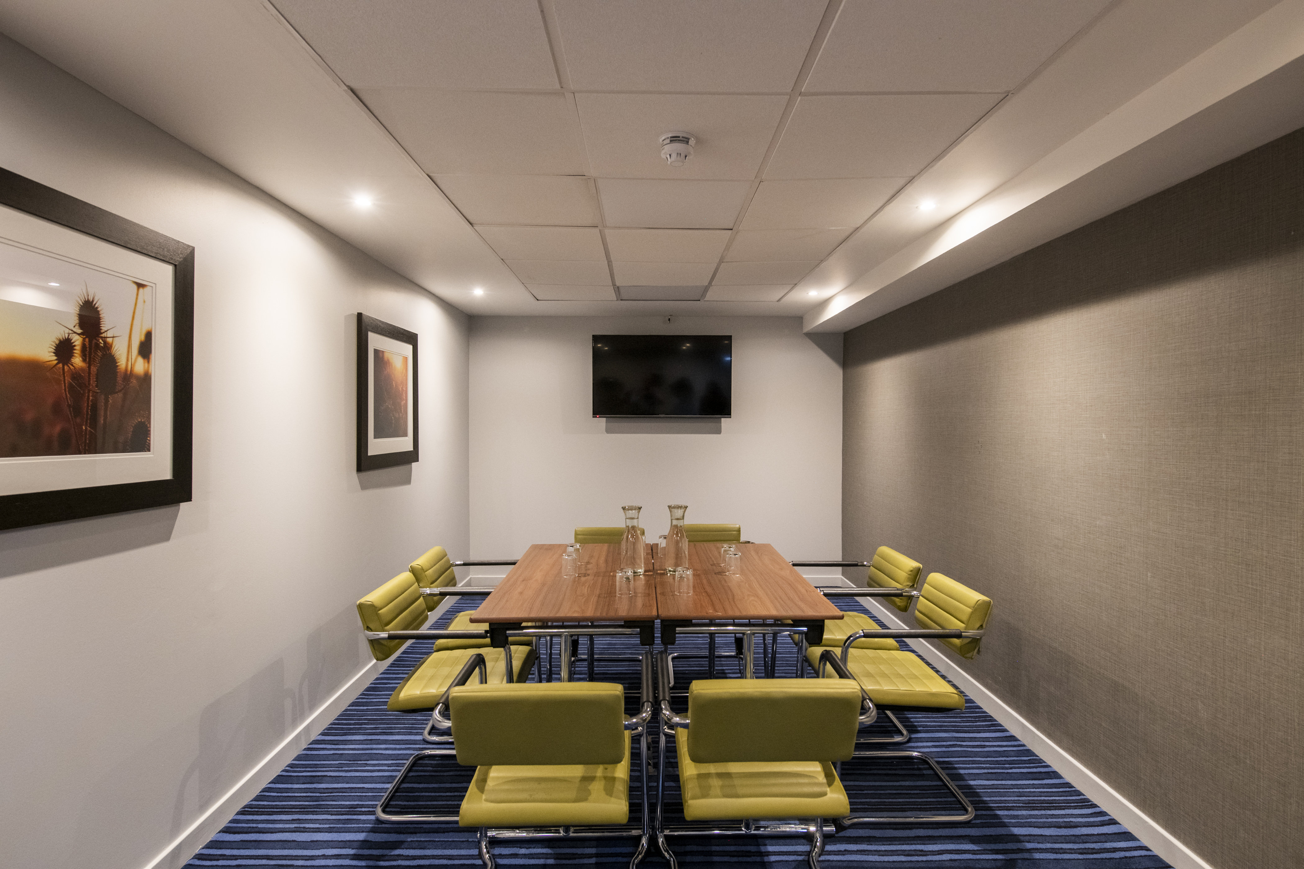 holiday inn express edinburgh airport by ihg