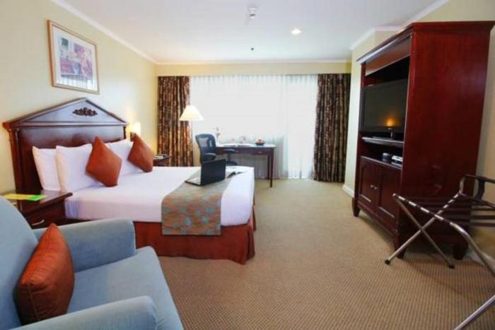 oxford suites makati