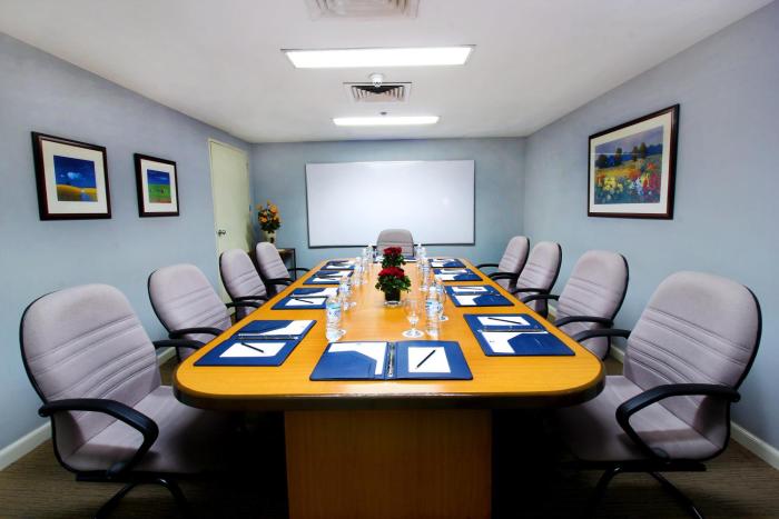 oxford suites makati