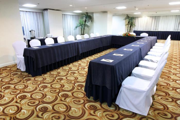 oxford suites makati