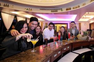 oxford suites makati