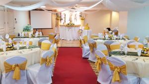 oxford suites makati