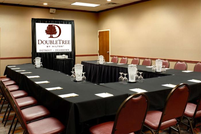 doubletree by hilton detroit dearborn