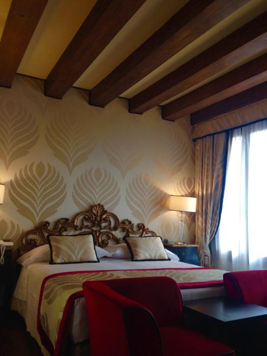 amadeus hotel