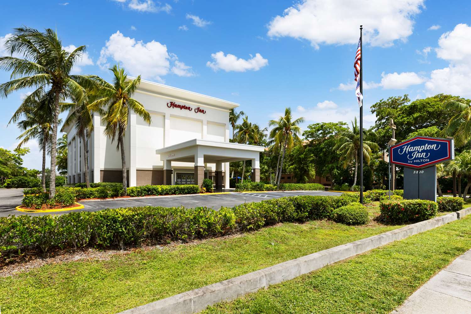 hampton inn naples central