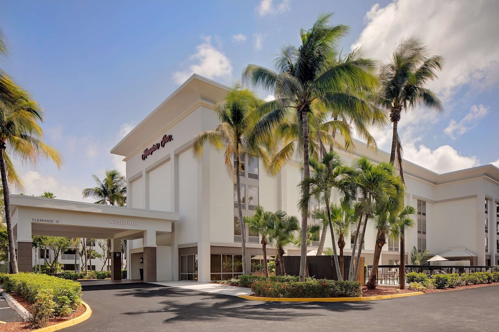 hampton inn naples central