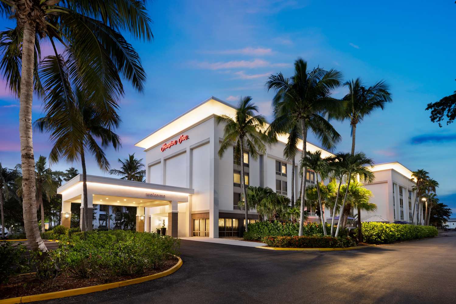 hampton inn naples central