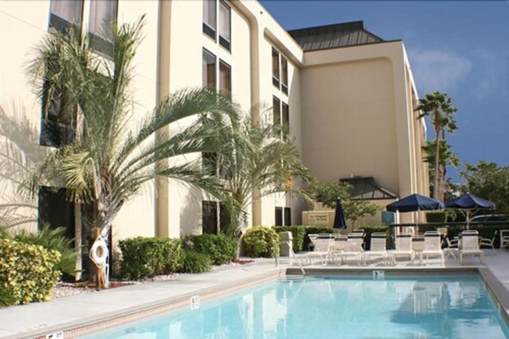 hampton inn naples central