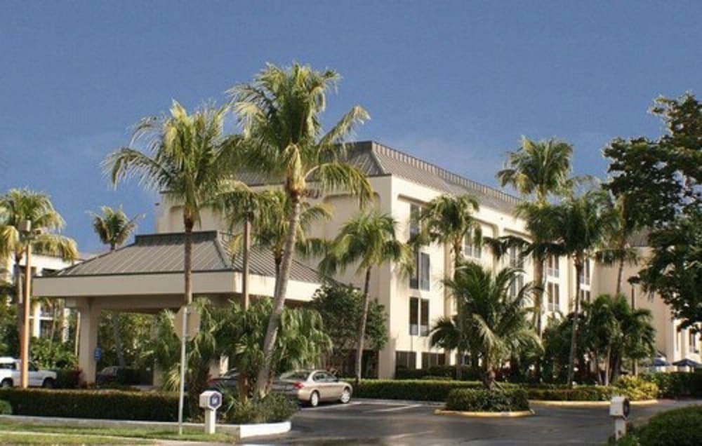 hampton inn naples central