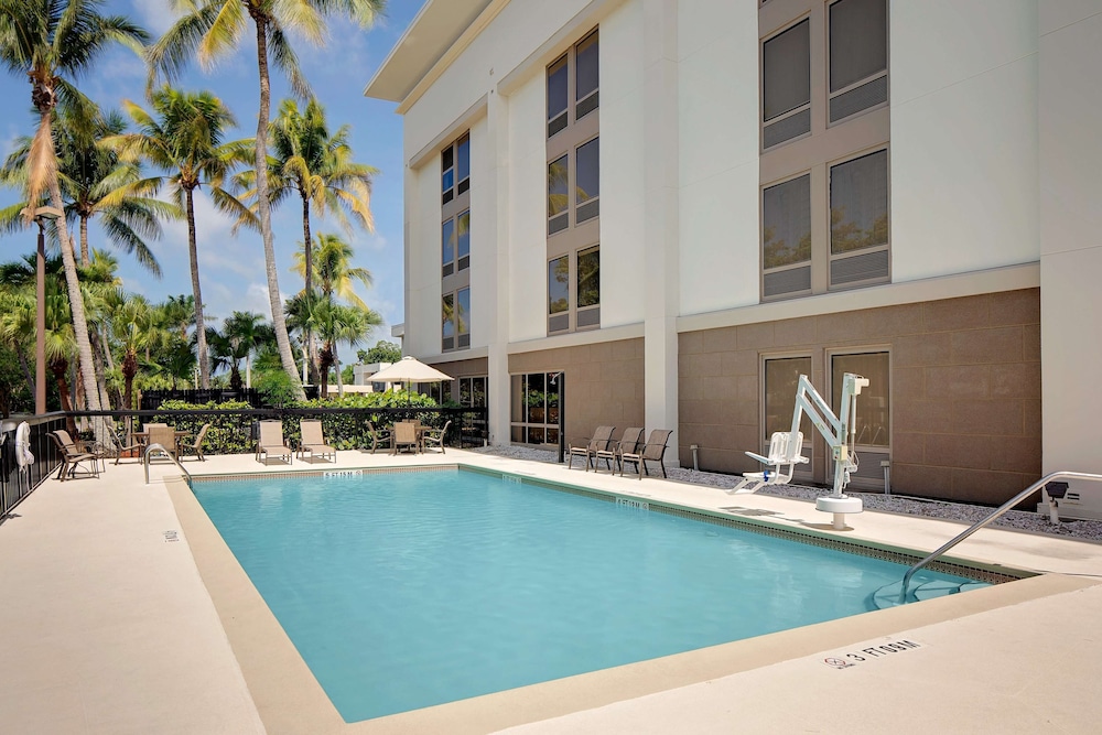 hampton inn naples central