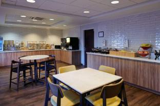 fairfield inn and suites by marriott detroit livonia