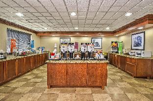 hampton inn hotel detroit belleville airport area