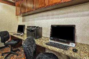 hampton inn hotel detroit belleville airport area