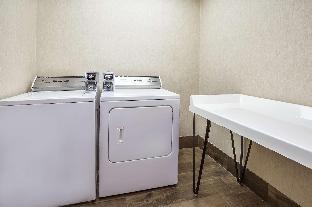 hampton inn hotel detroit belleville airport area