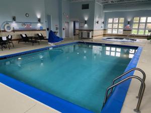 holiday inn express wixom by ihg